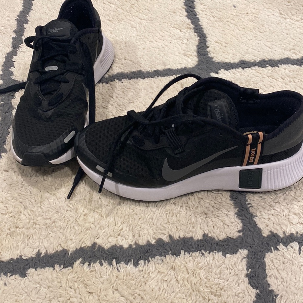 Nike black running shoe Size 8